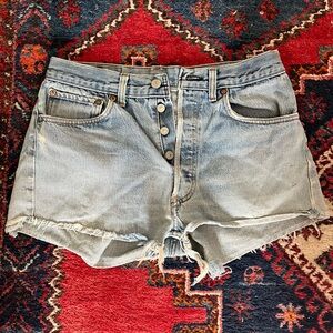Vintage Levi’s cutoff denim shorts - size 28
